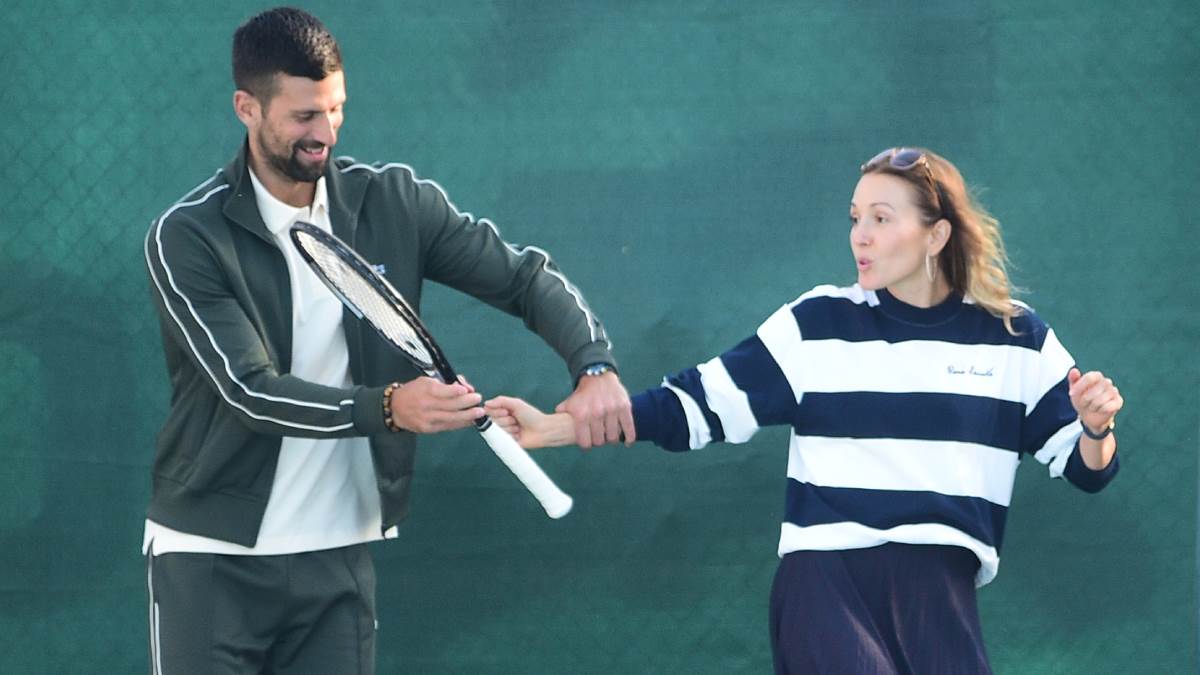 Novak Đoković i Jelena Đoković na teniskom terenu