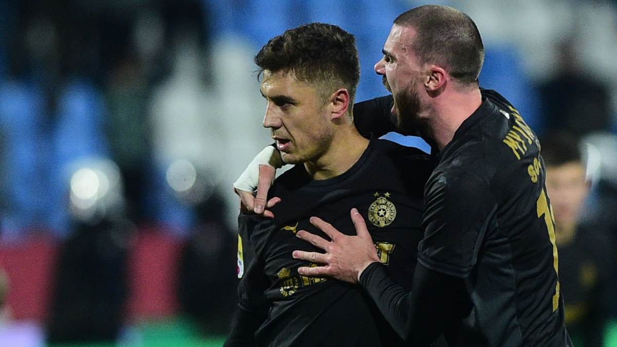 Nemanja Nikolić slavi gol u Partizanu