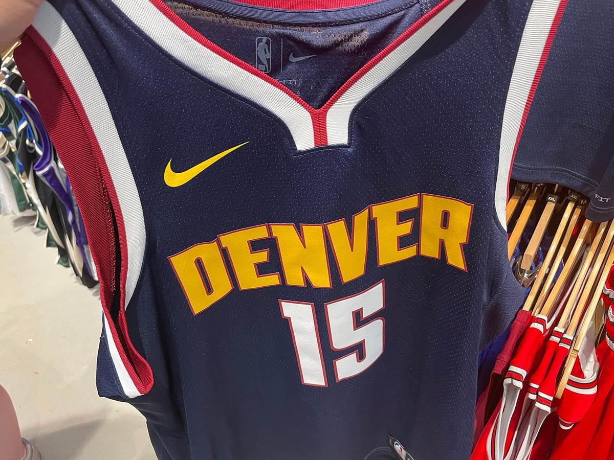 NBA prodavnica nema dresove Nikole Jokića u Parizu