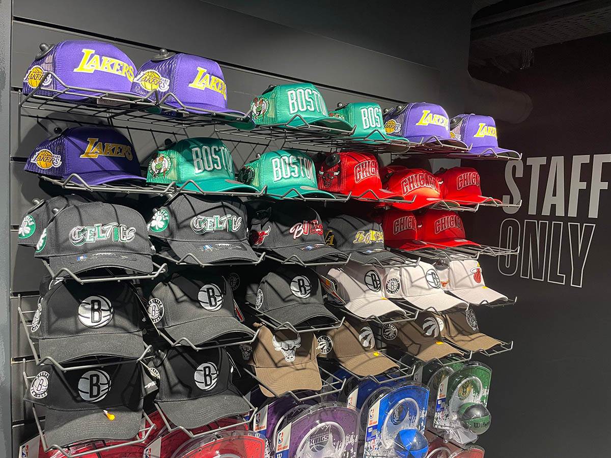 NBA prodavnica nema dresove Nikole Jokića u Parizu