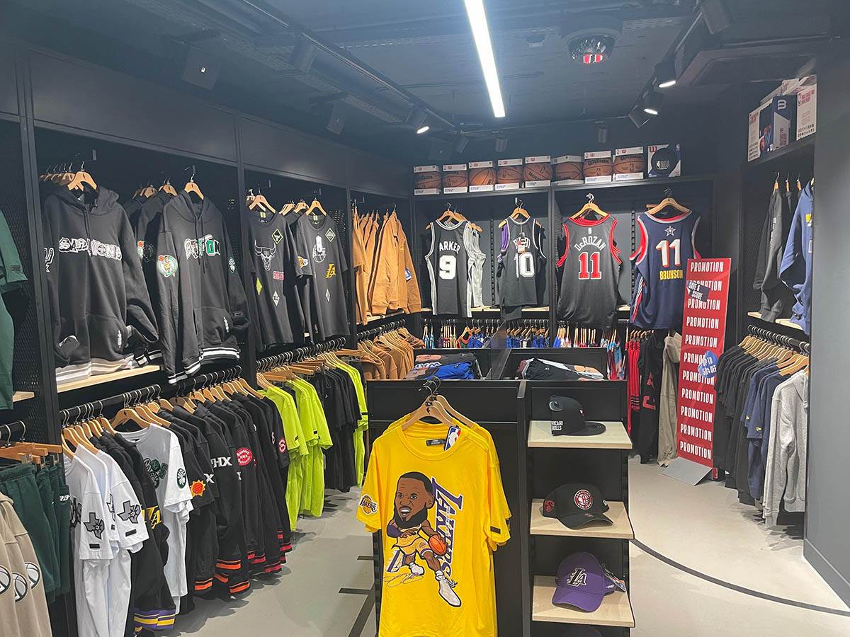 NBA prodavnica nema dresove Nikole Jokića u Parizu