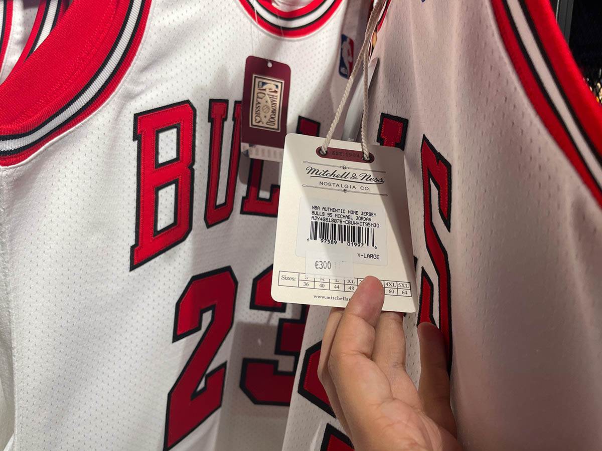 NBA prodavnica nema dresove Nikole Jokića u Parizu