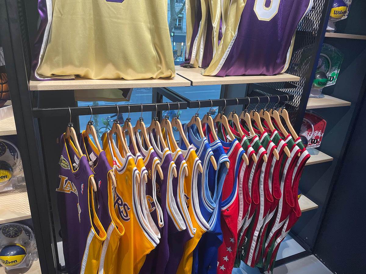 NBA prodavnica nema dresove Nikole Jokića u Parizu