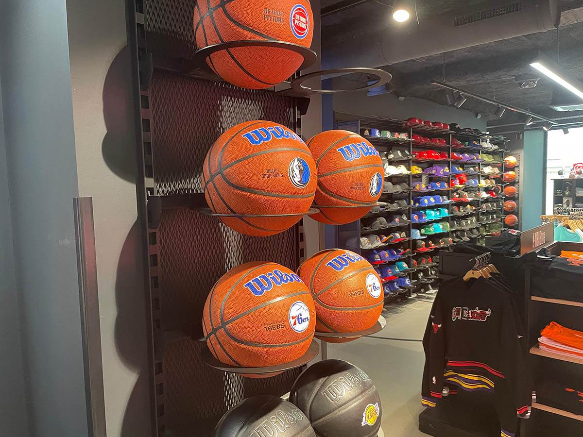 NBA prodavnica nema dresove Nikole Jokića u Parizu