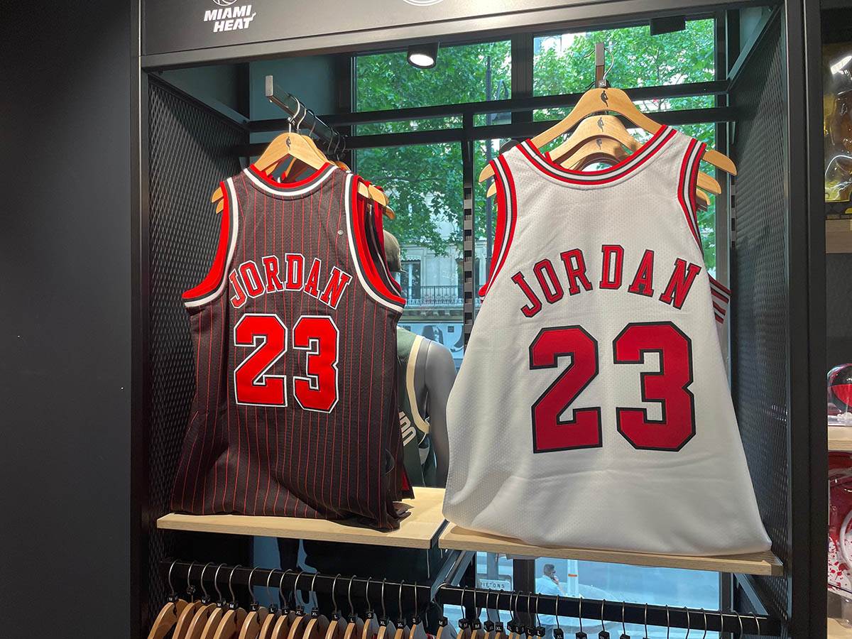 NBA prodavnica nema dresove Nikole Jokića u Parizu