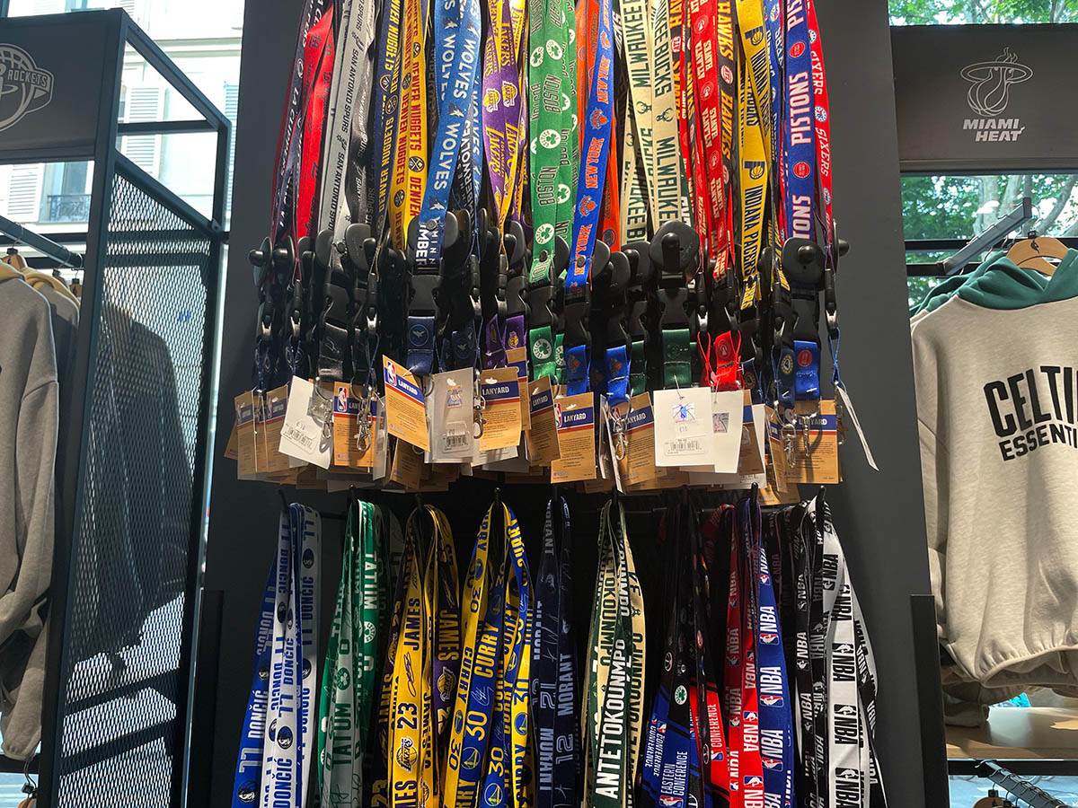 NBA prodavnica u Parizu (26).jpg