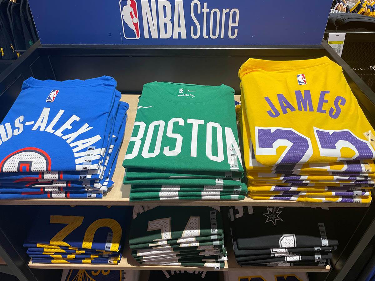 NBA prodavnica u Parizu (30).jpg