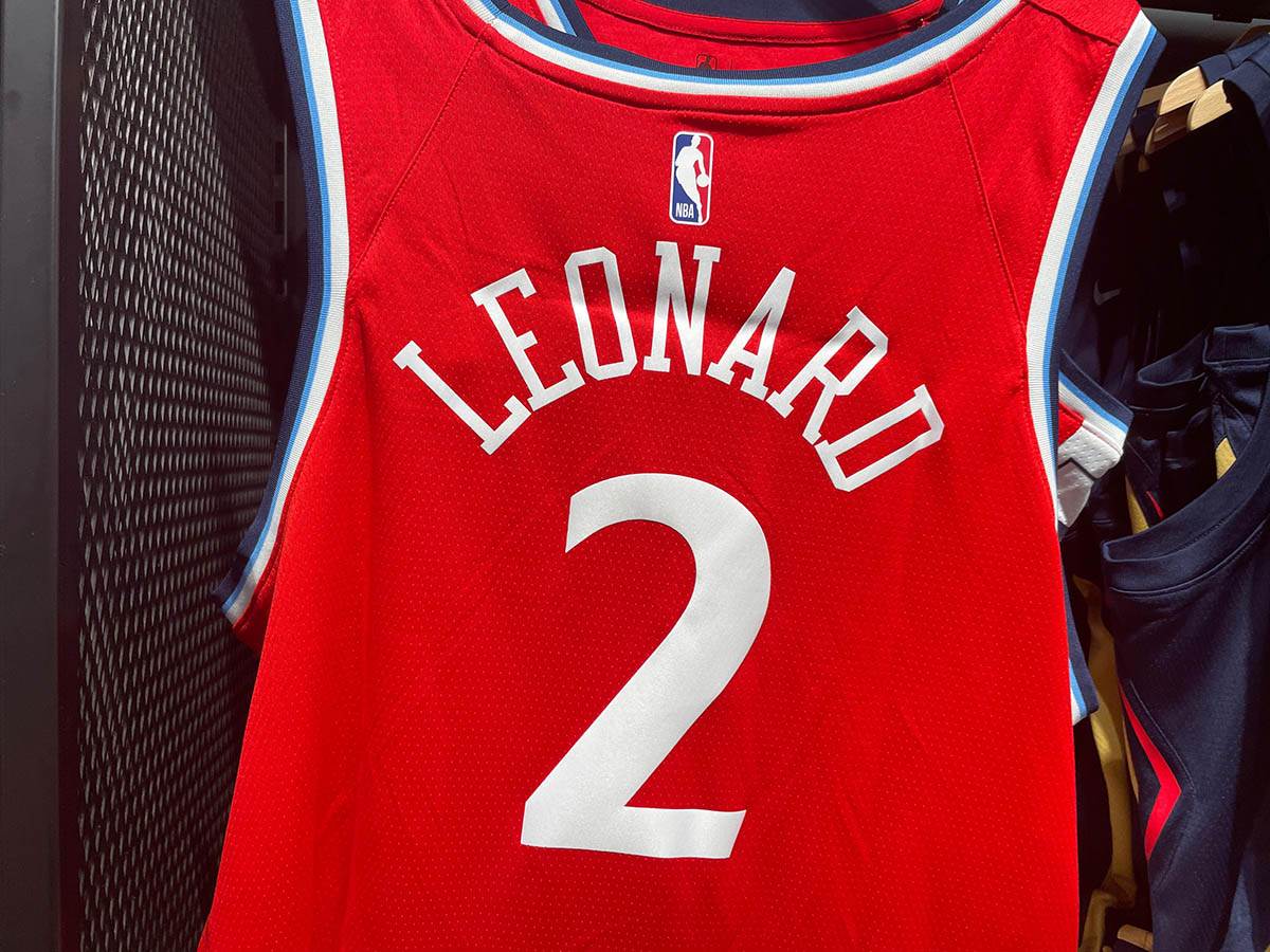 NBA prodavnica u Parizu (31).jpg