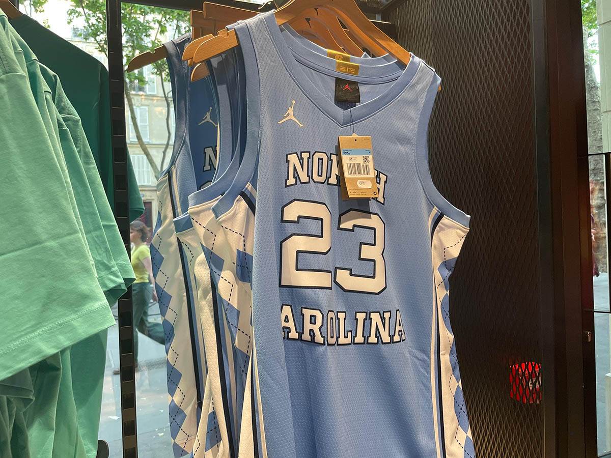 NBA prodavnica u Parizu (35).jpg