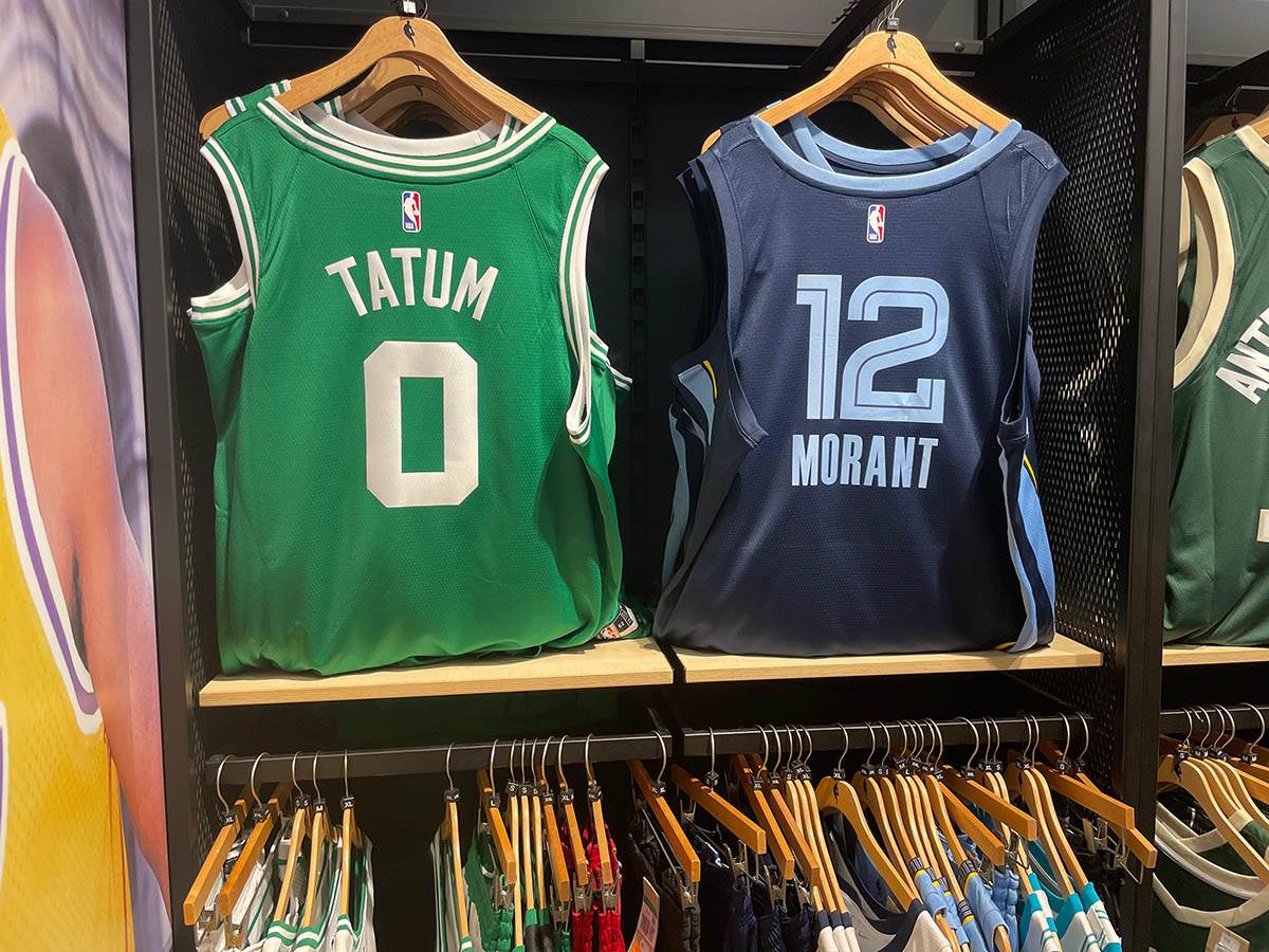 NBA prodavnica u Parizu (36).jpg