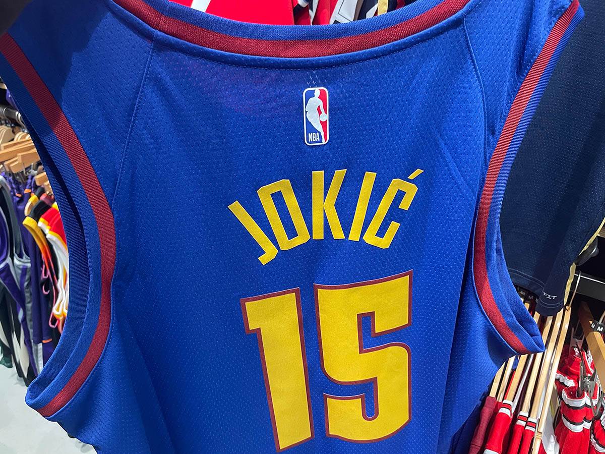 NBA prodavnica u Parizu