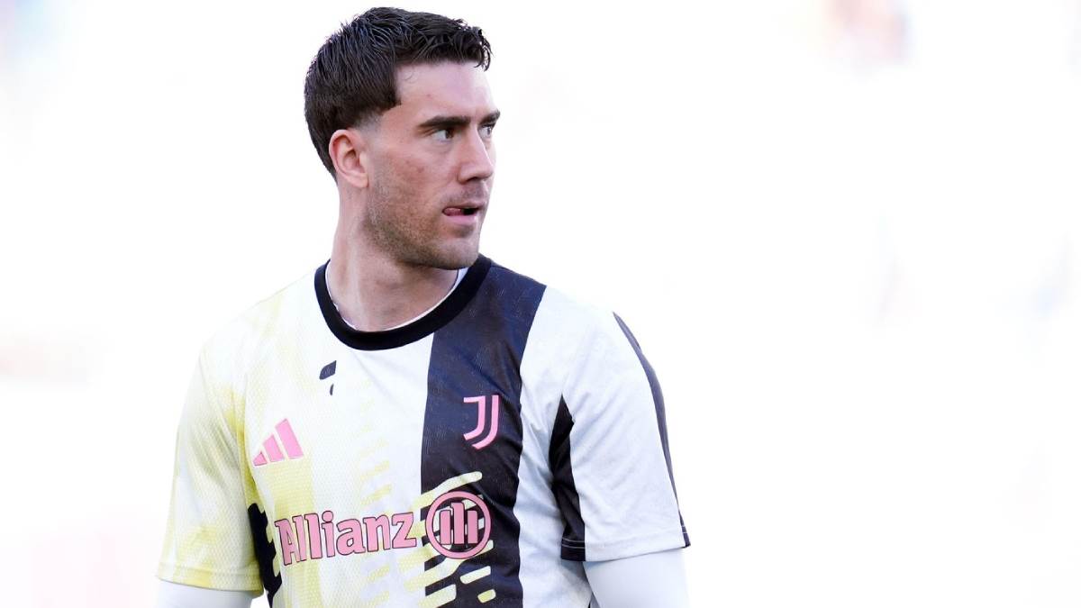 Dušan Vlahović na zagrevanju u Juventusu