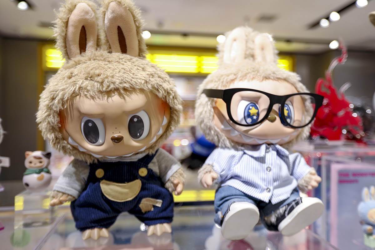 Labubu igračke u izlogu