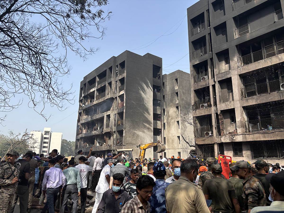 Srušio se avion u Indiji (5).jpg