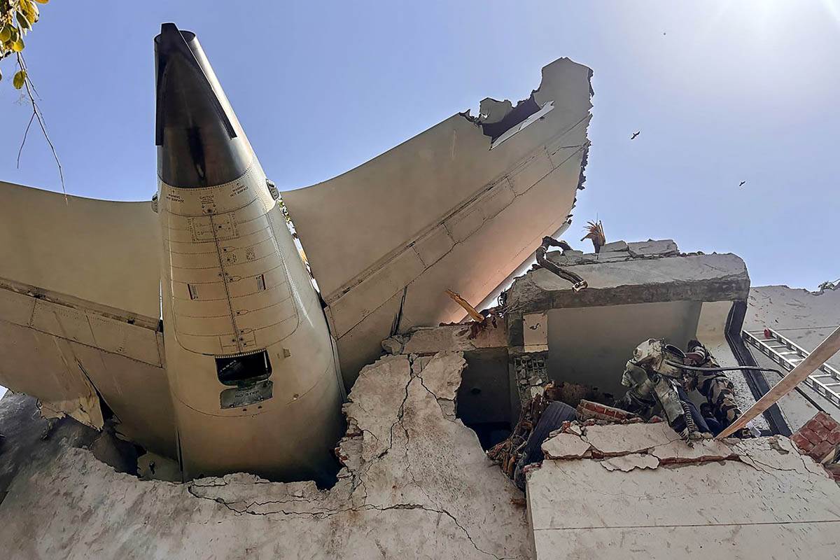 Srušio se avion u Indiji (1).jpg