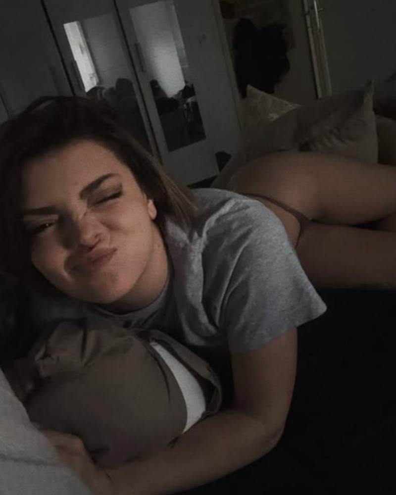 Ela Dvornik provokativne slike u tangama