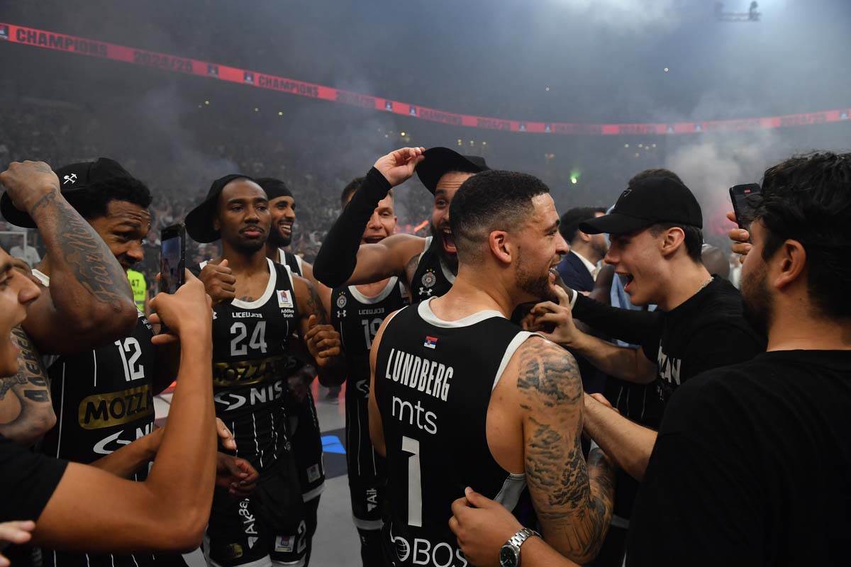 Partizan Budućnost slavlje 2.jpg