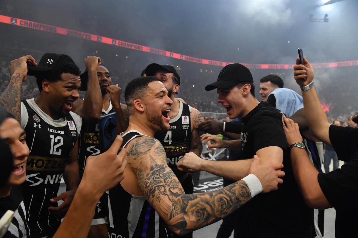 Partizan Budućnost slavlje 3.jpg