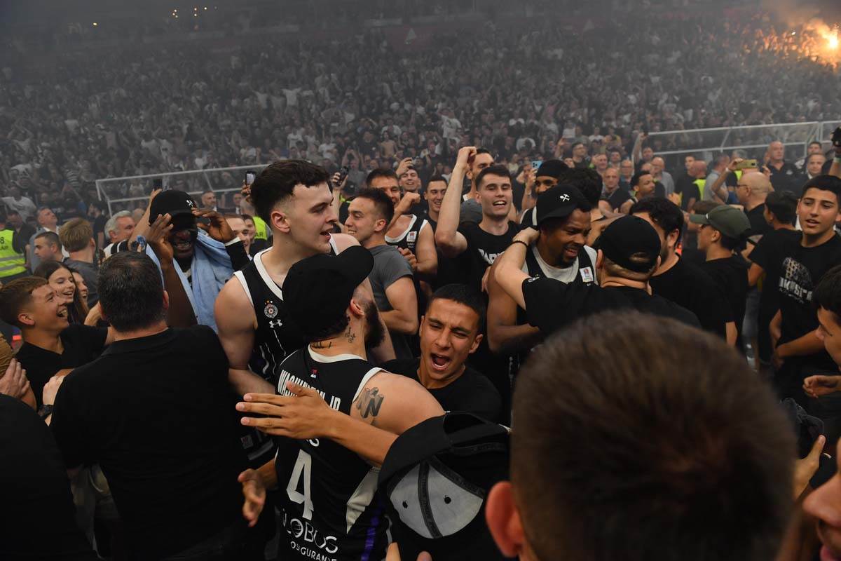 Partizan Budućnost slavlje 6.jpg