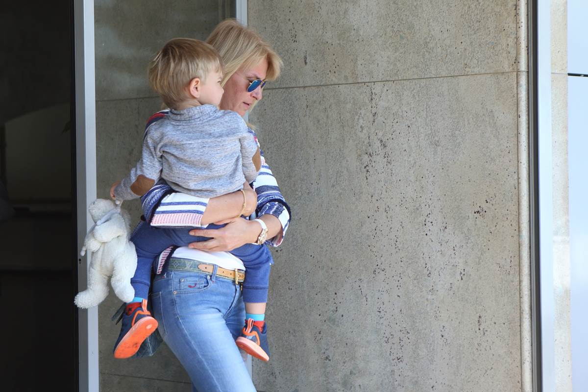 Dijana Đoković nosi unuka Stefana