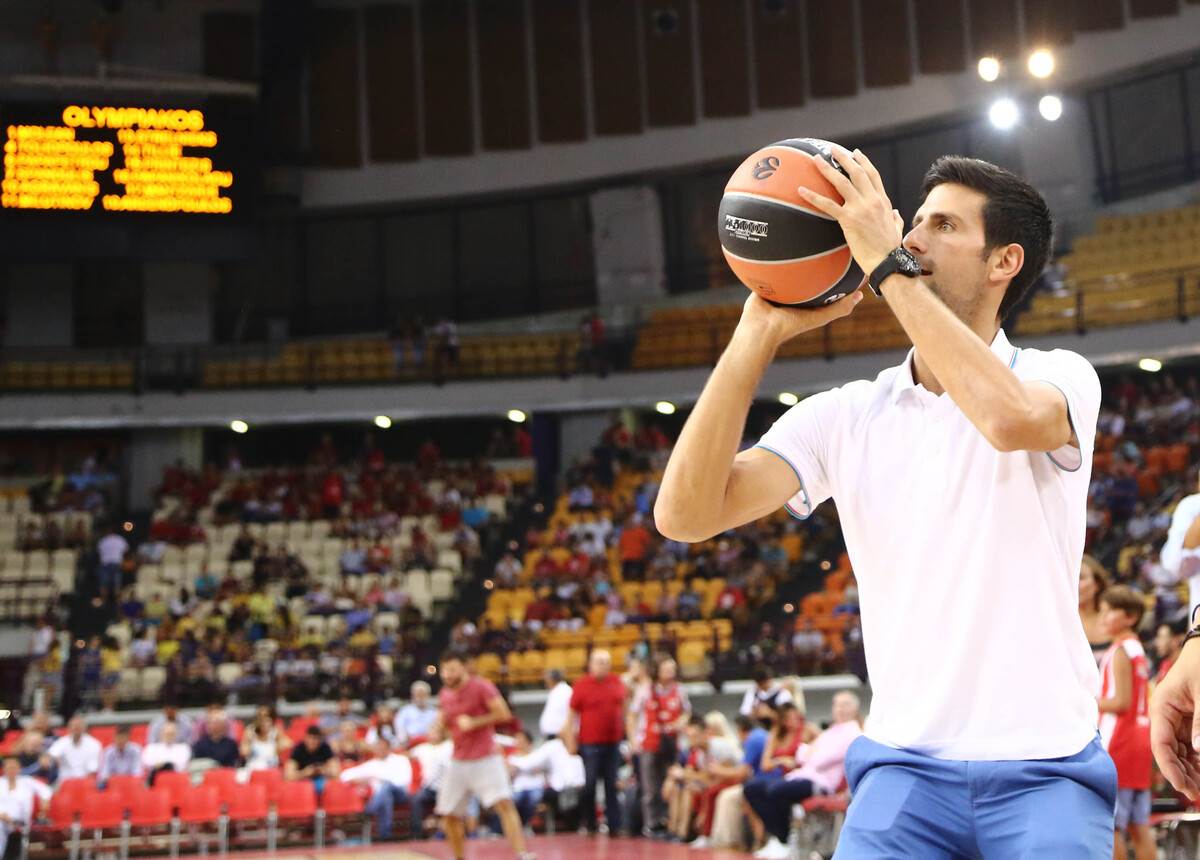Novak Đoković šutira u Dvorani mira i prijateljstva u Atini