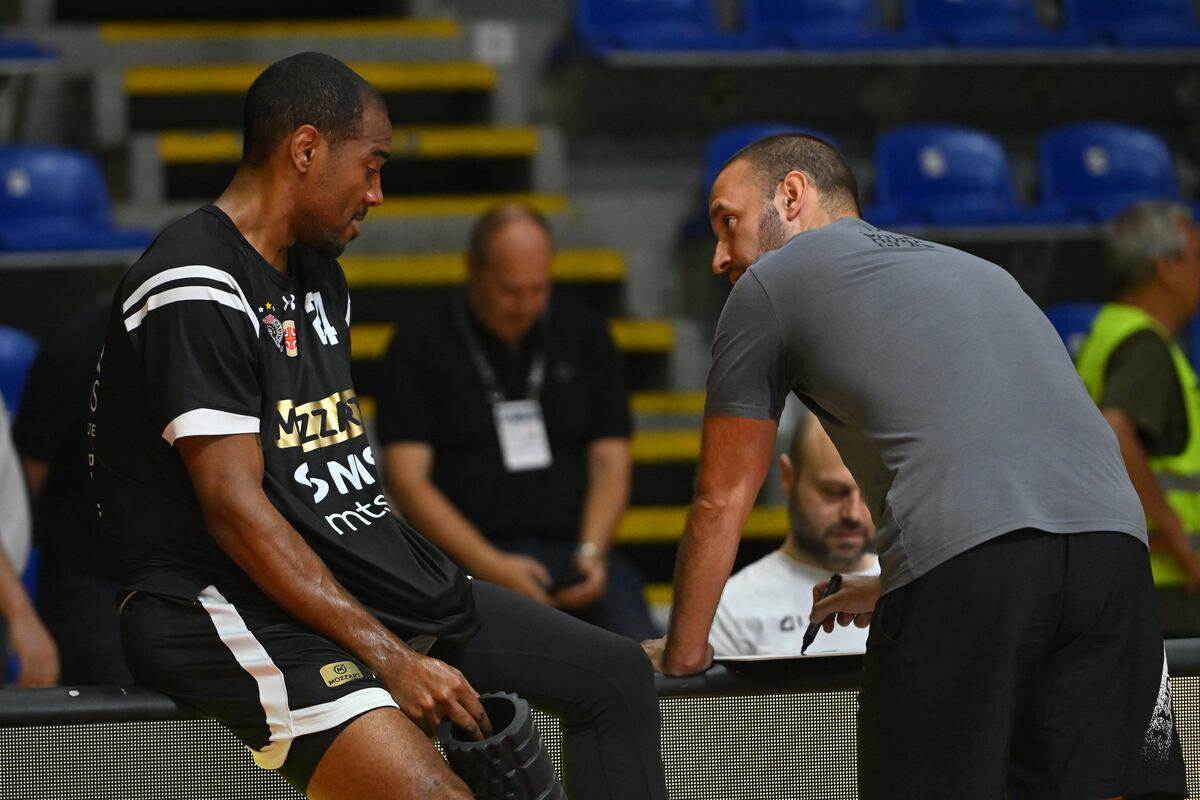 Bogdan Karaičić vodi Partizan protiv FMP-a