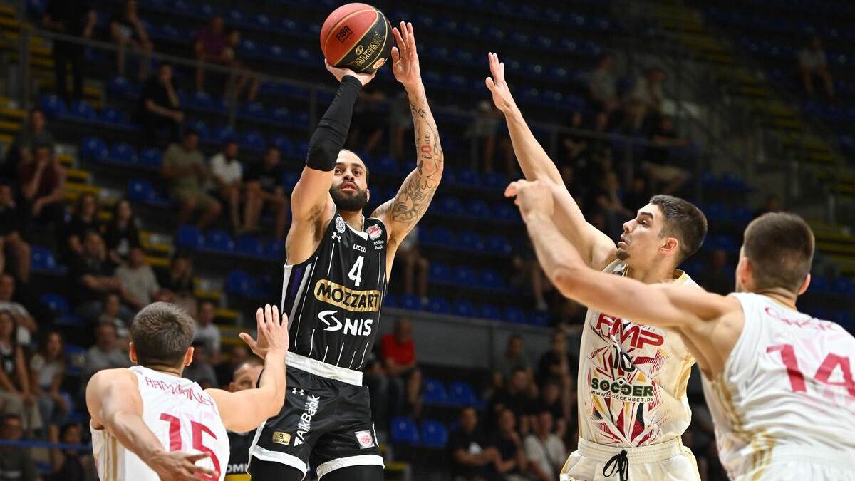 Duejn Vašington šutira trojku na Partizan FMP