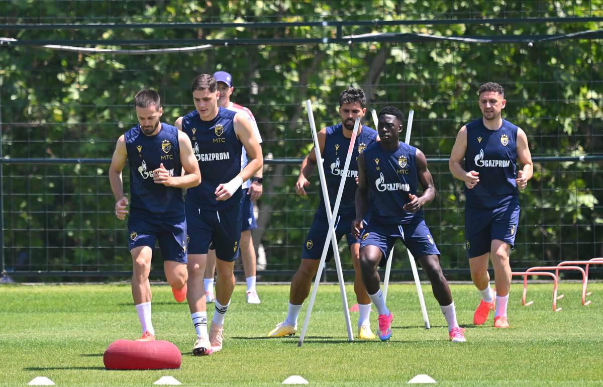 Crvena zvezda pripreme trening (2).jpg