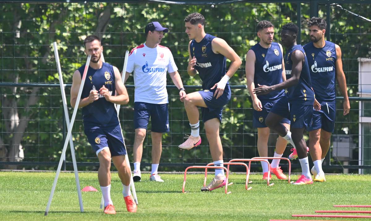 Crvena zvezda pripreme trening (6).jpg