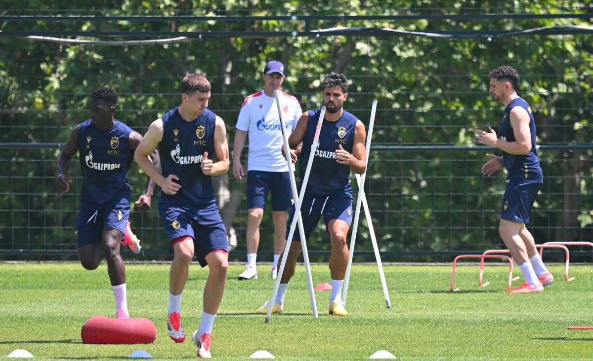 Crvena zvezda pripreme trening (8).jpg
