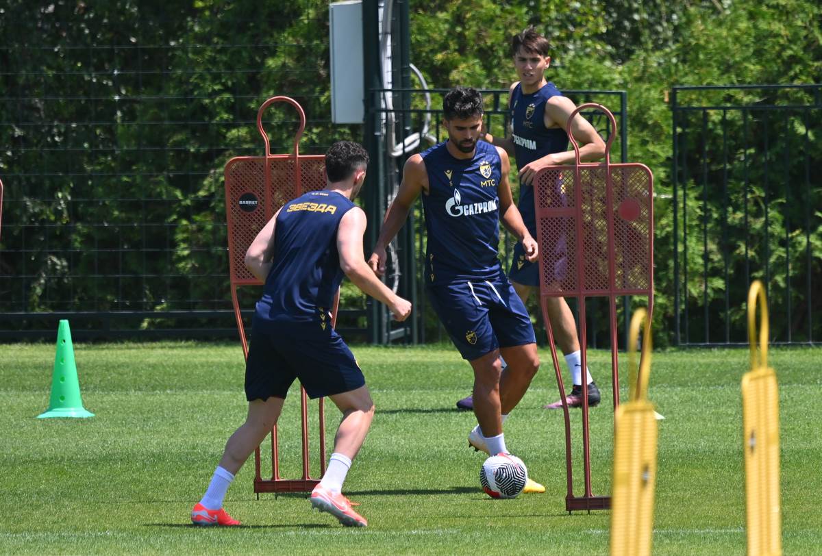Crvena zvezda pripreme trening (18).jpg
