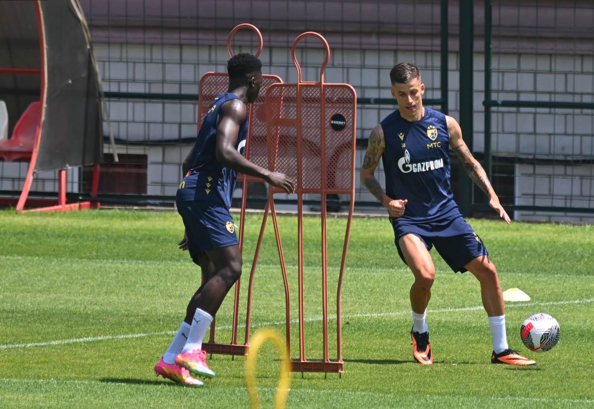 Crvena zvezda pripreme trening (1).jpg