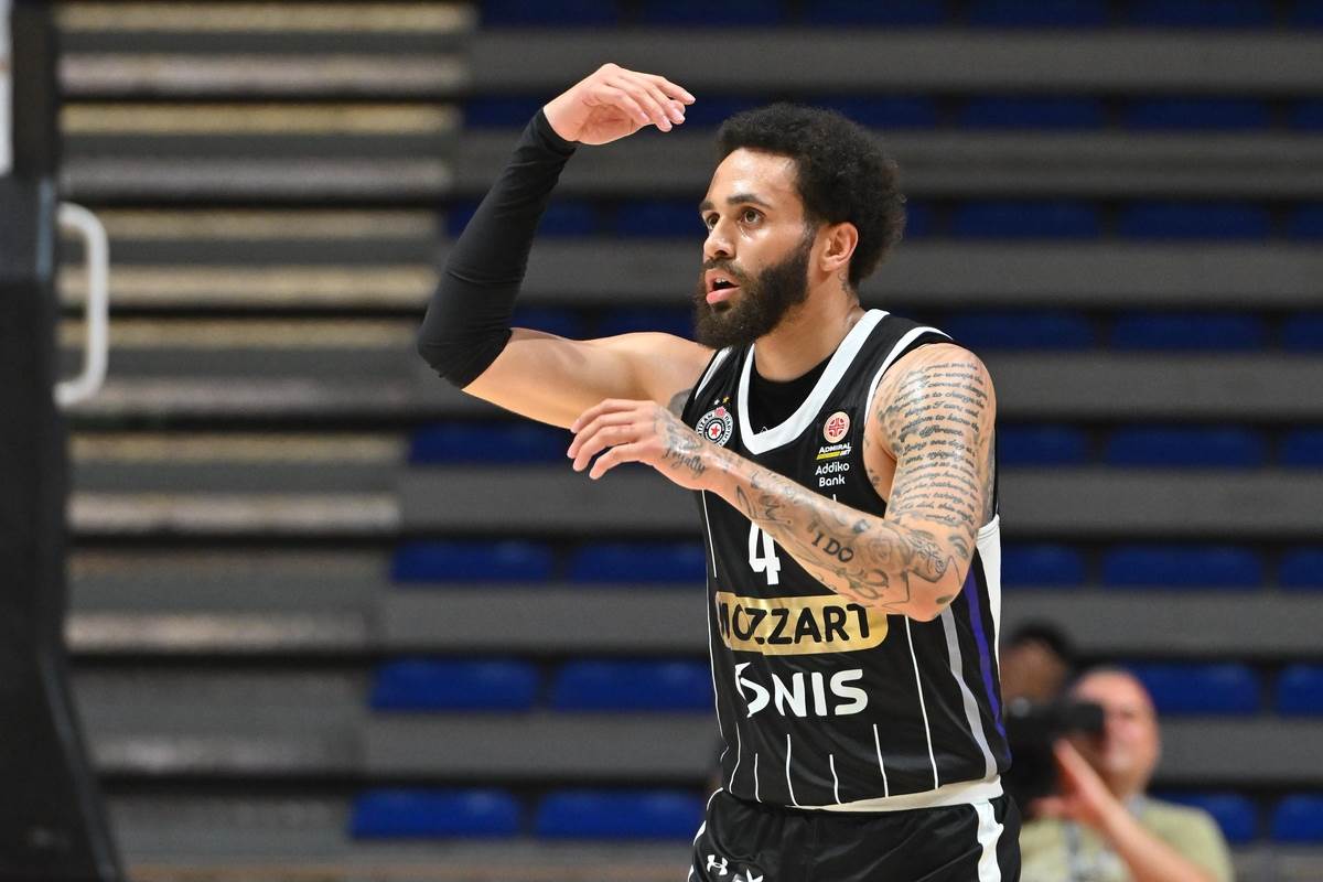 Duejn Vašington slavi trojku za Partizan protiv Spartaka