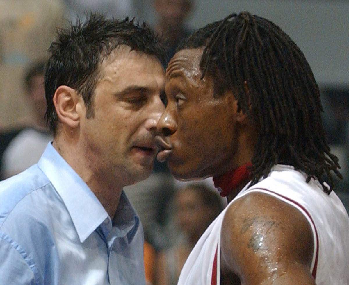 Tundži Avodžobi incident na meču Zvezde i Partizana