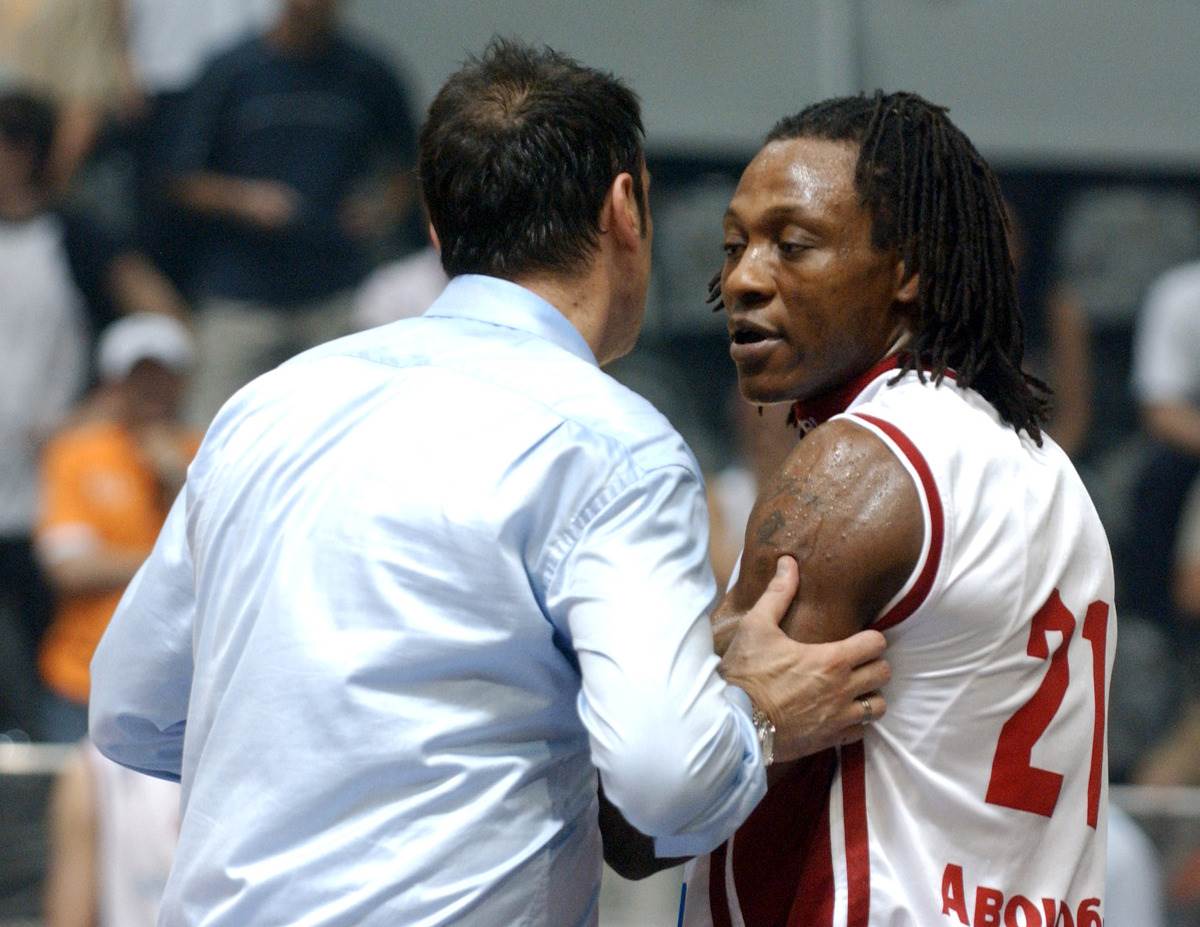 Tundži Avodžobi incident na meču Zvezde i Partizana