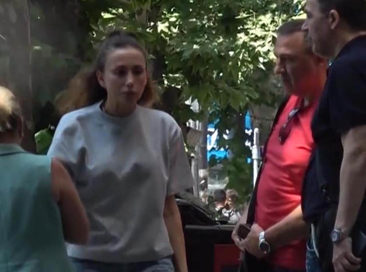 Emina Jahović 6.jpg