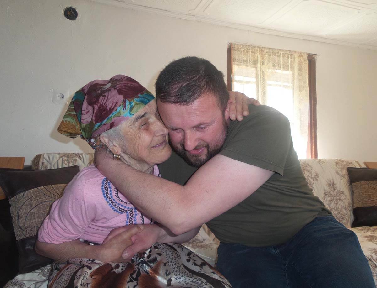 majka iz Novog Pazara pronašla sina posle 40 godina 2.jpg