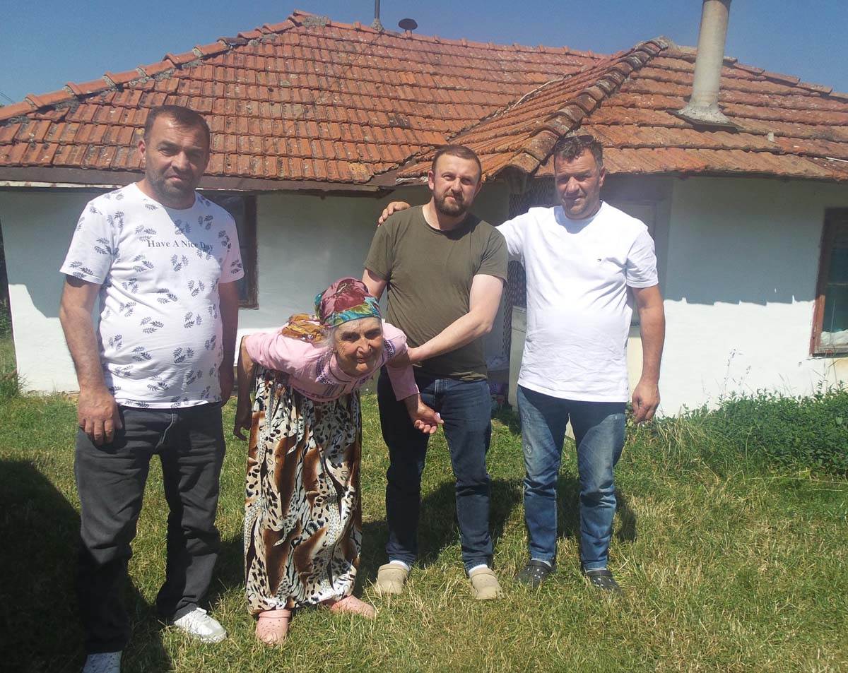 majka iz Novog Pazara pronašla sina posle 40 godina 4.jpg