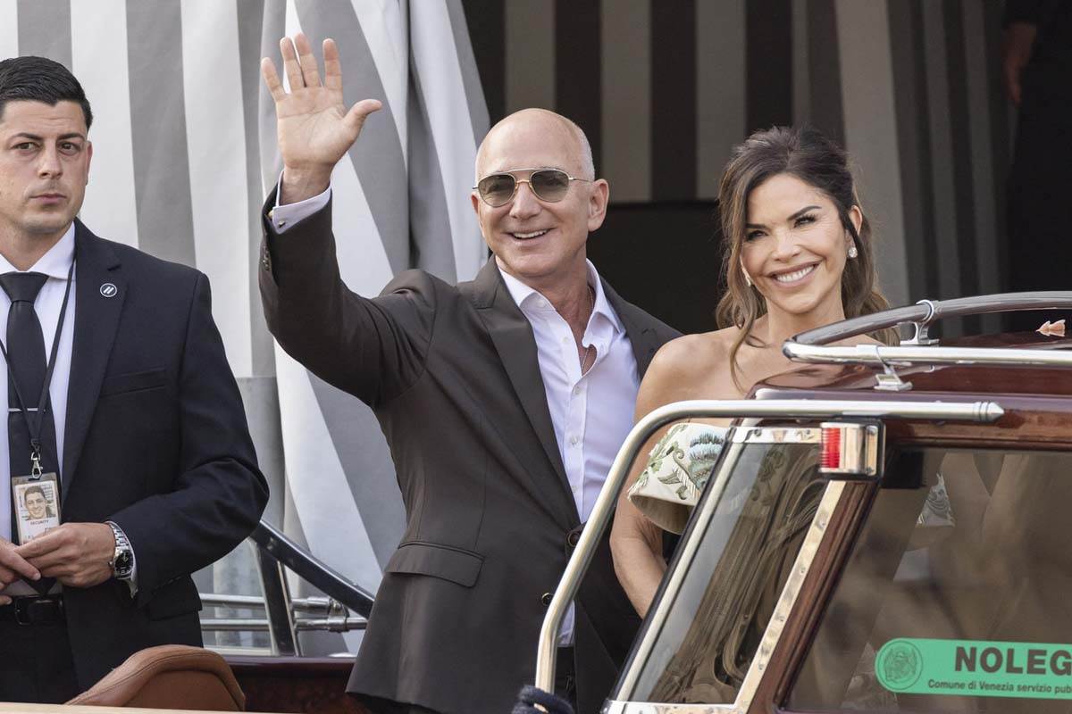 Loren Sančez i Džef Bezos 3.jpg