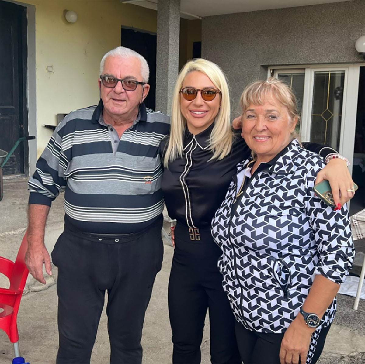 Jovana Jeremić otac majka (1).jpg