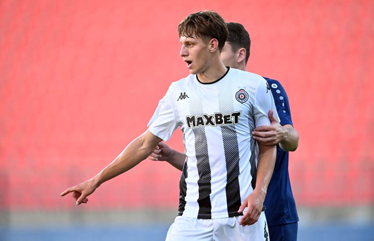 Ognjen Ugrešić na utakmici Partizan Rodina