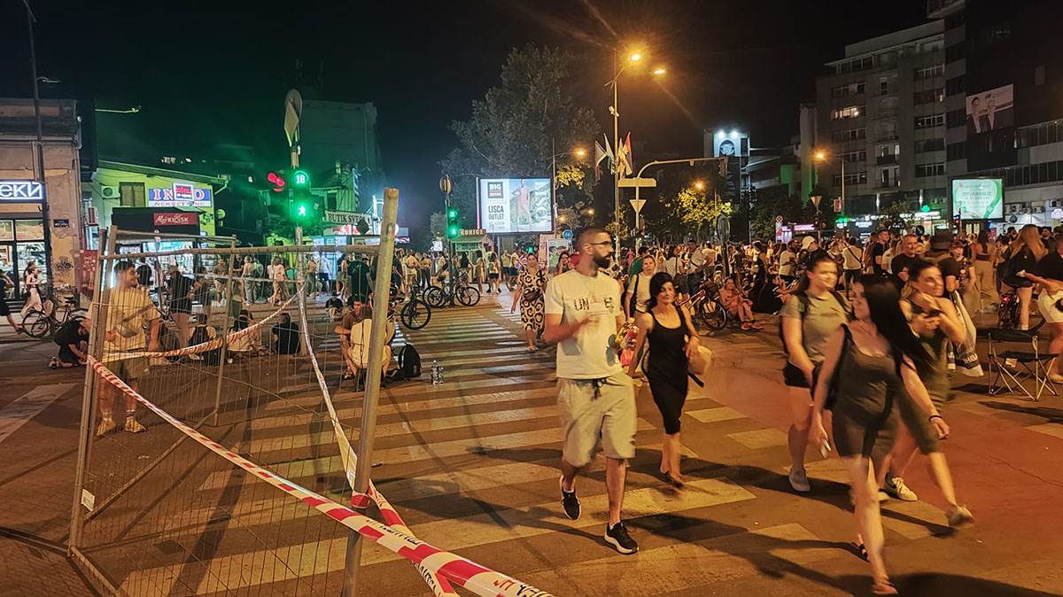 Blokiran Bulevar oslobođenja u Novom Sadu (2).jpg