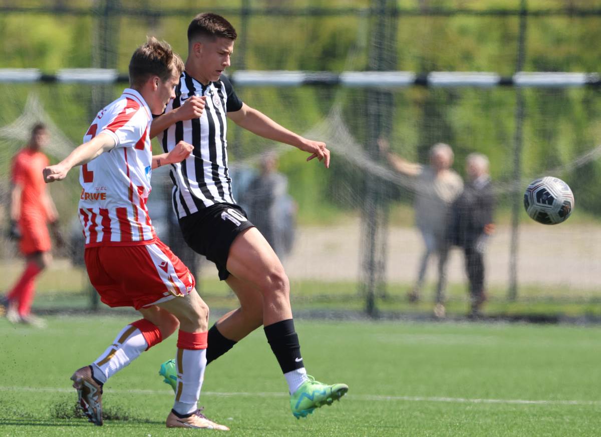 Fudbaler Partizana Mihajlo Petrović.