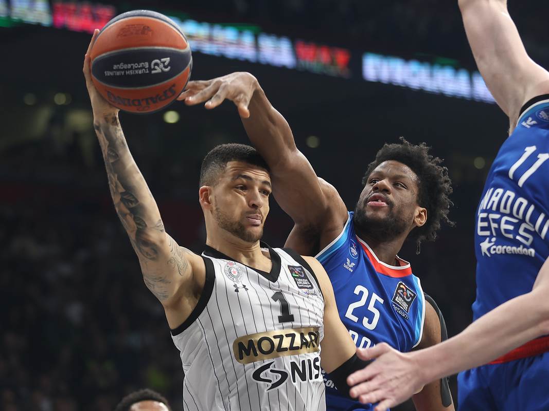 Košarkaš Danijel Oturu.