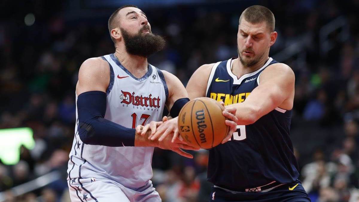 Jonas Valačnijunas i Nikola Jokić copy.jpg