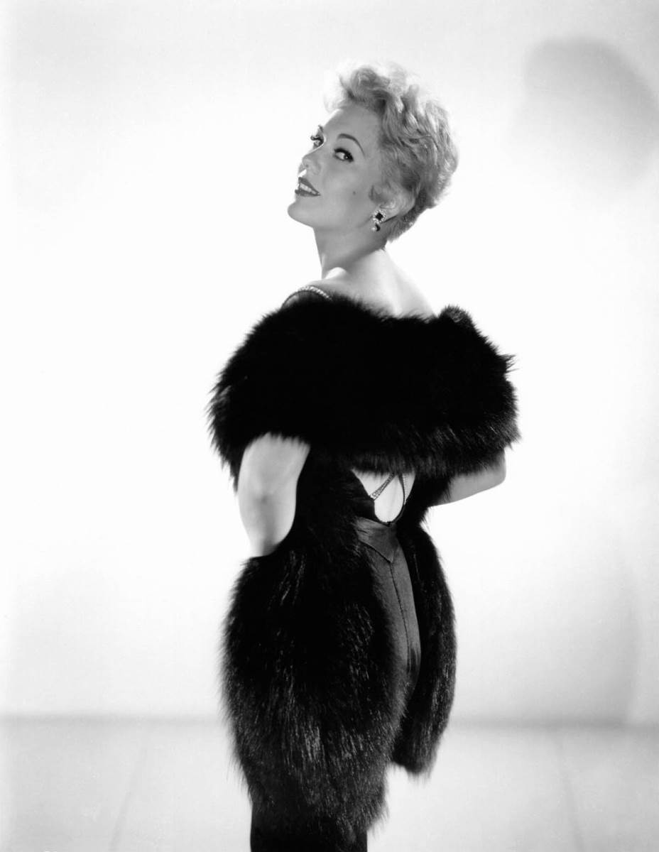 Kim Novak (4).jpg