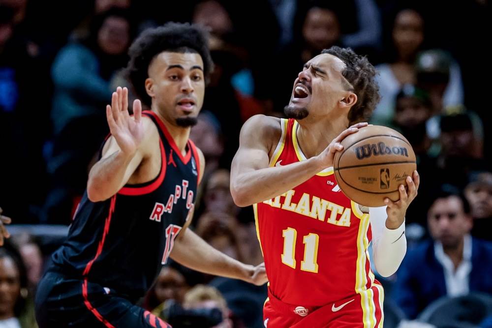 Košarkaš Zvezde Džordan Nvora protiv Treja Janga u NBA.