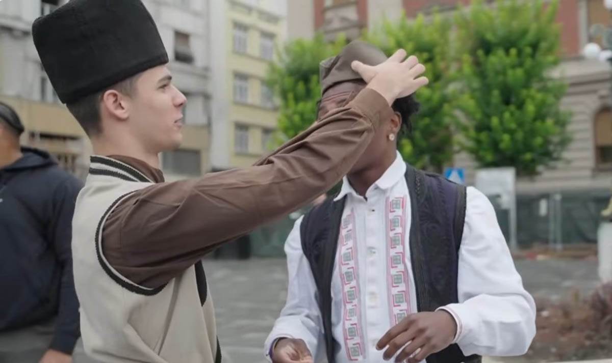 Jedan od najpoznatijih svetskih influensera Speed došao u Srbiju, odmah zaigrao kolo sa šajkačom