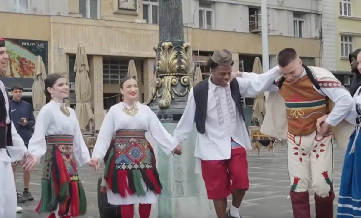 Jedan od najpoznatijih svetskih influensera Speed došao u Srbiju, odmah zaigrao kolo sa šajkačom