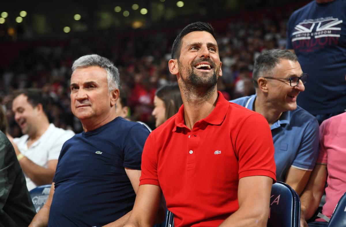 Srđan Đoković i Novak Đoković na utakmici.